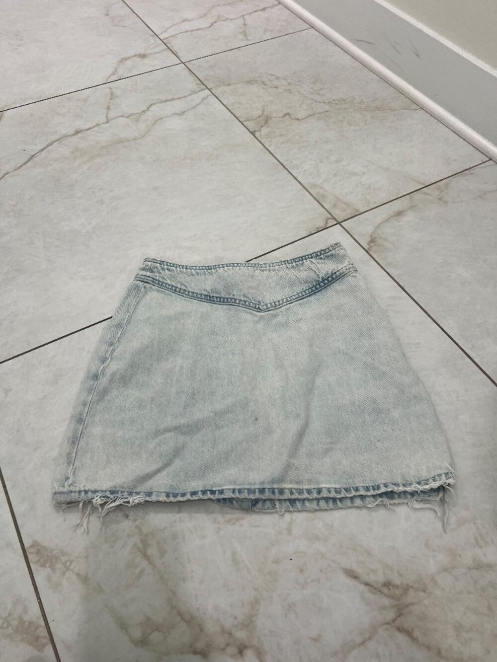 Zara Light Blue Acid Wash Frayed Hem Denim Mini Skirt Size XS